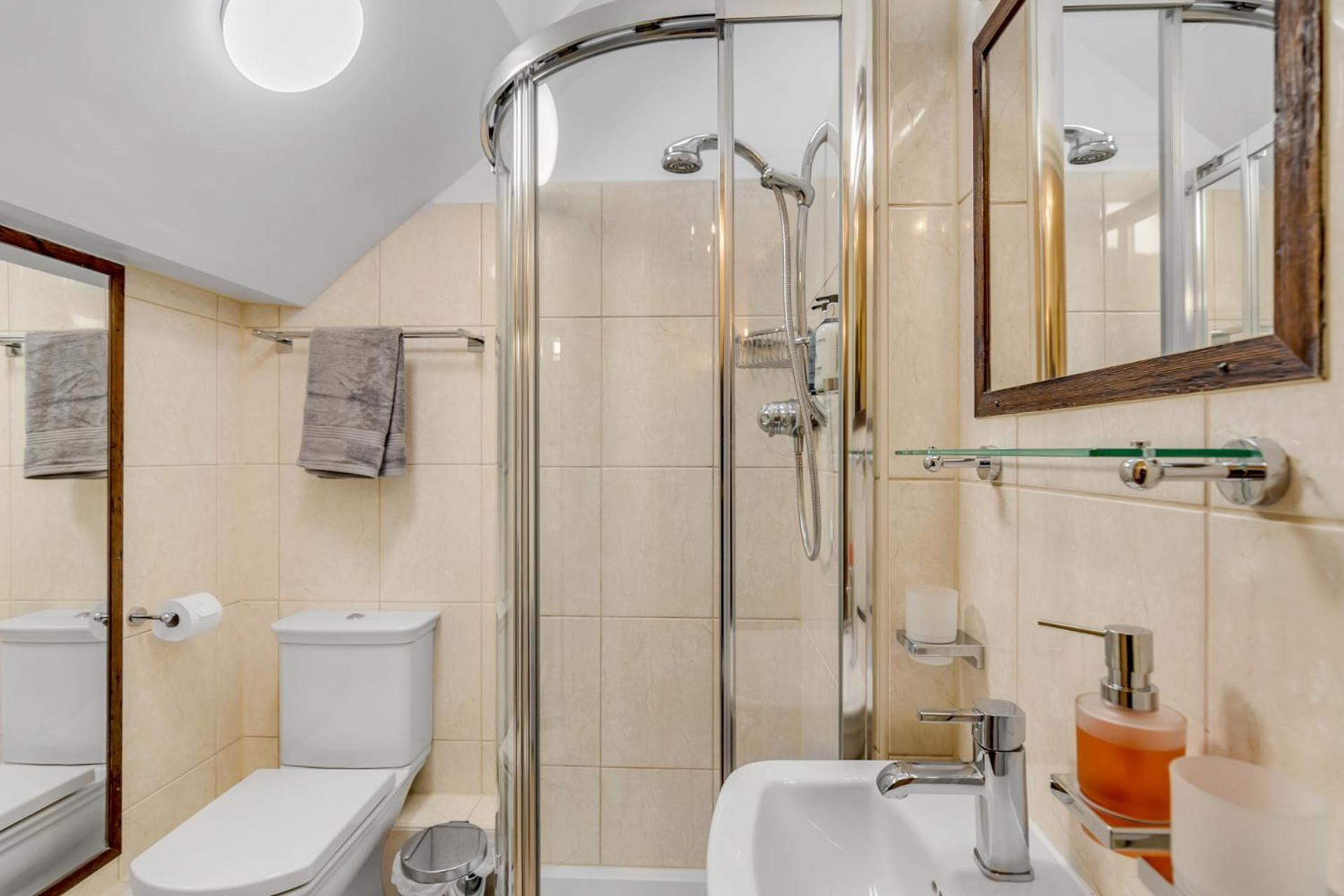 15a St Giles With Parking *